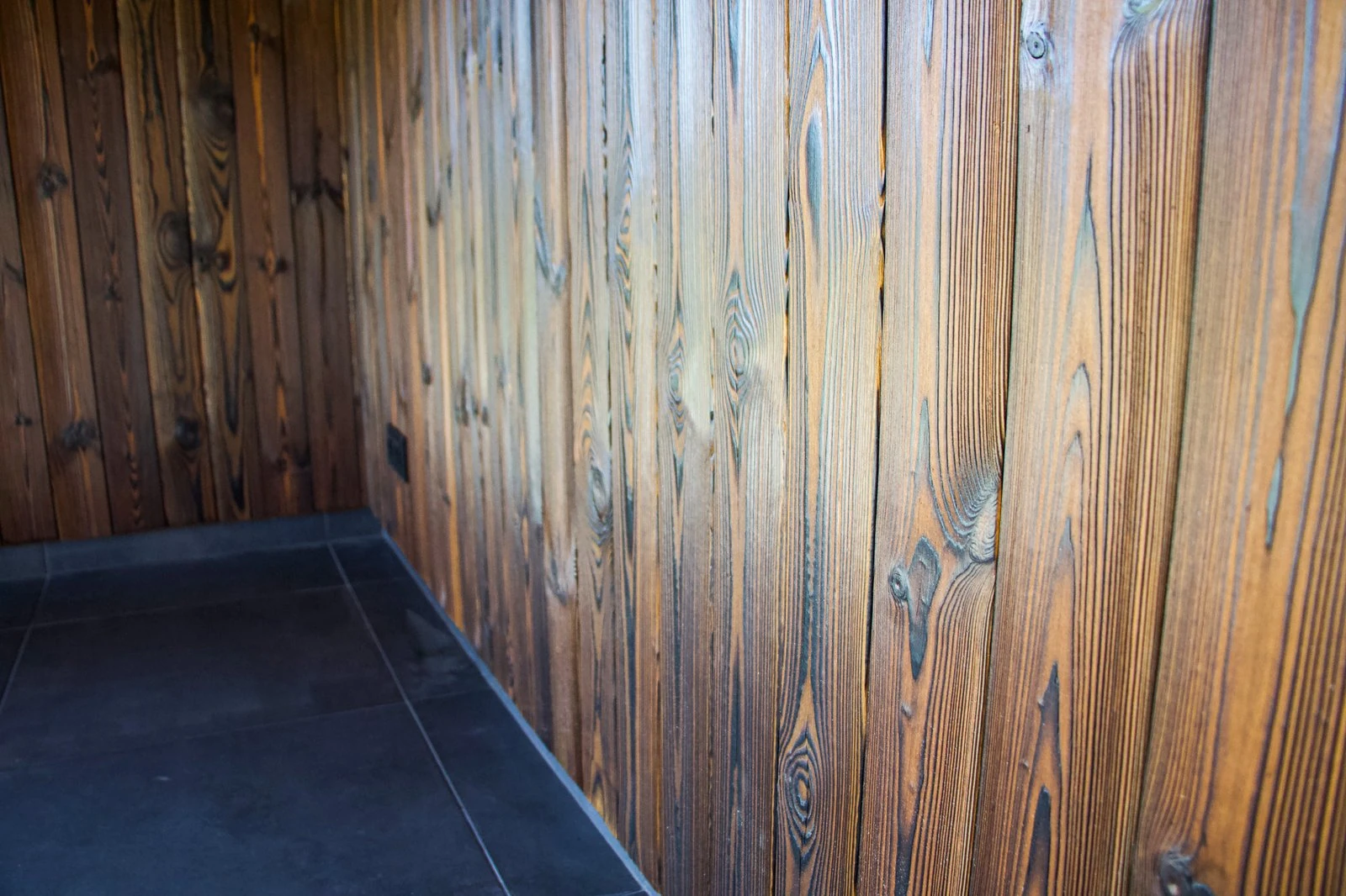 Houten gevelbekleding uitgelegd: soorten, kosten en wat u kunt verwachten