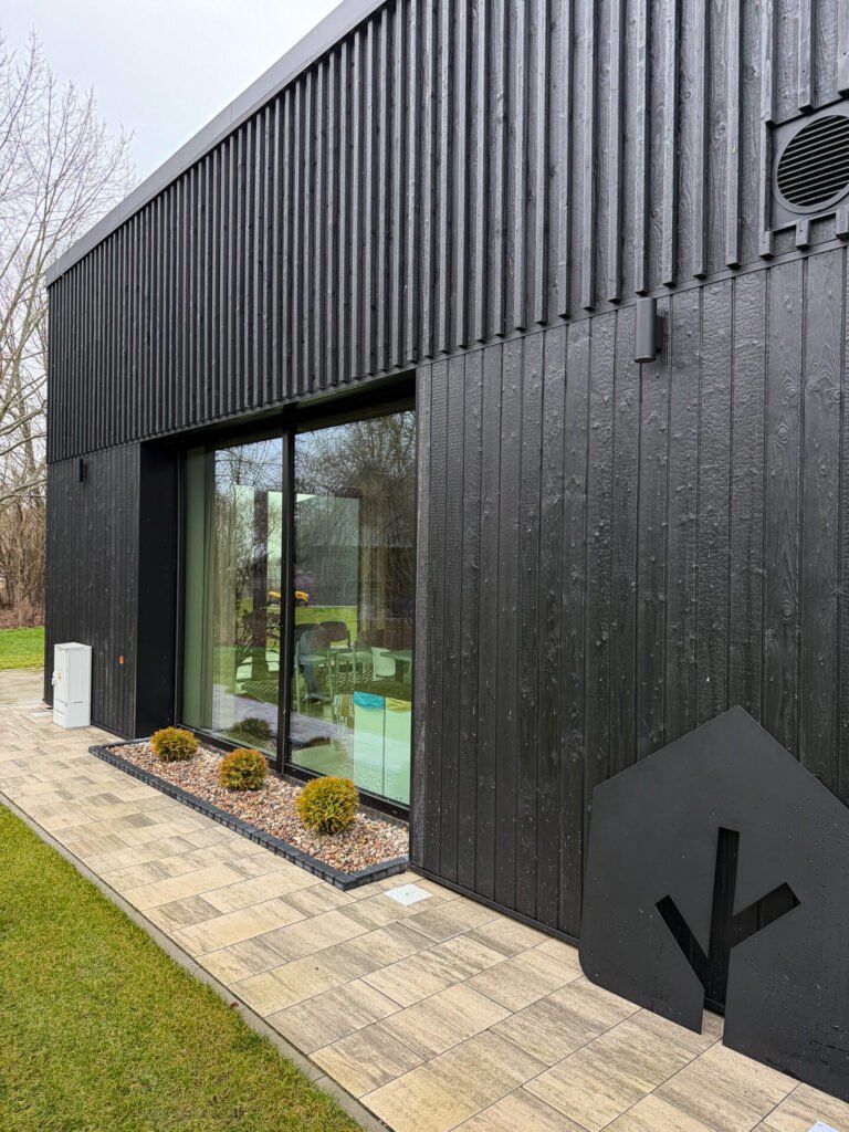 verbrand hout gevel